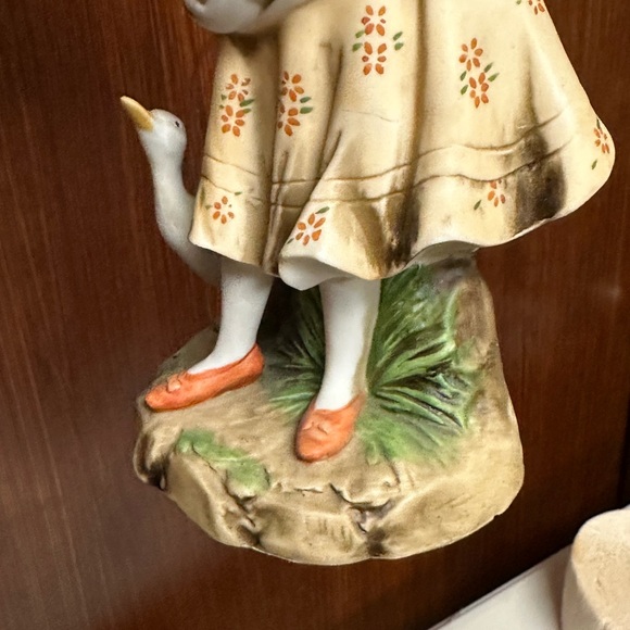 Vintage Homco Porcelain Large figurine Victorian Girl With Goose and fruits - Picture 12 of 13